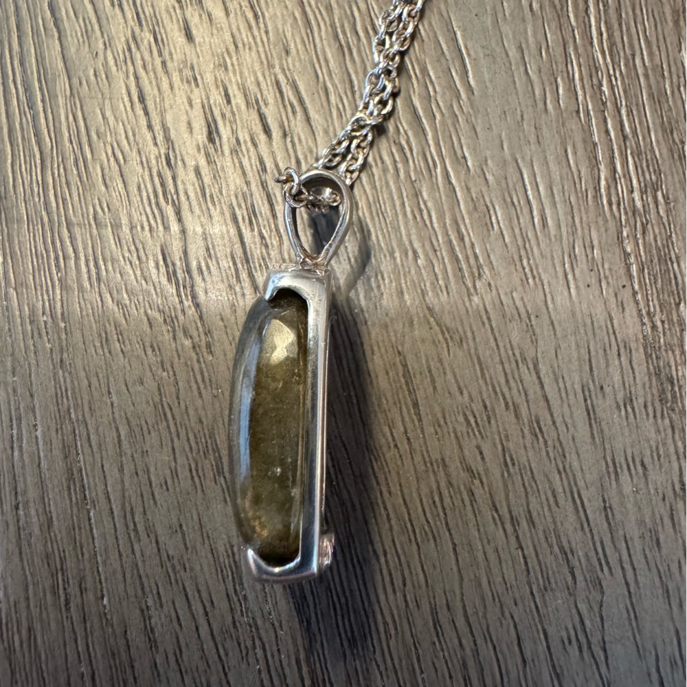 Beautiful METALSMITHS sterling silver labradorite stone necklace. - Picture 2 of 8